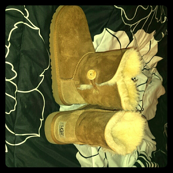 Ugg Boots Size 6 will fit size 7
