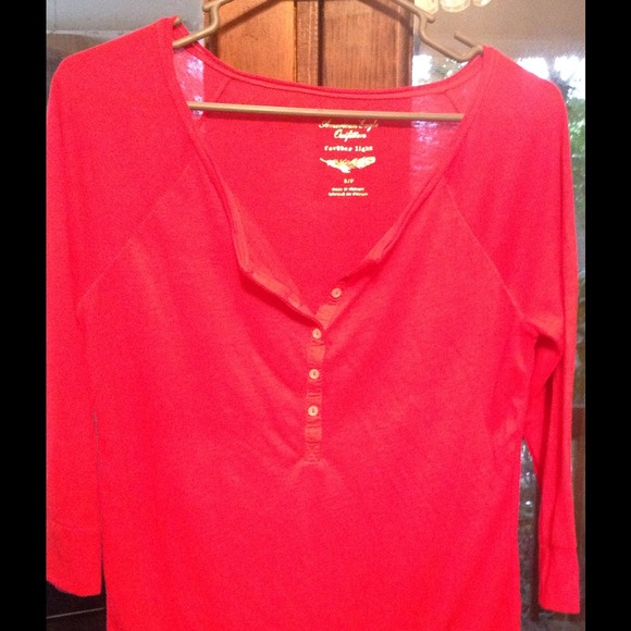 💕💕🎀 Beautiful Long Sleeved American Eagle Top