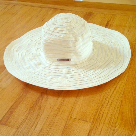 LAUREN by Ralph Lauren floppy hat!