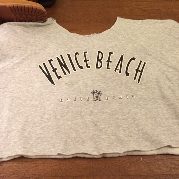 ❌SOLD❌Venice beach crop sweater - Picture 2 of 2