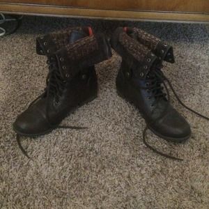 Combat boots