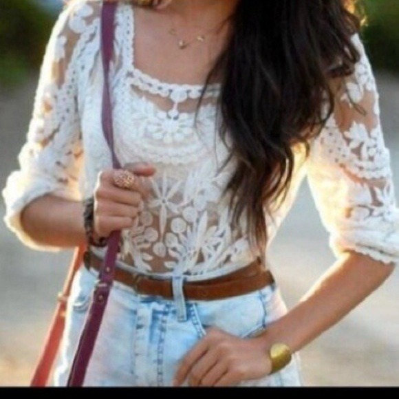 Gorgeous lace crochet top. Size small. - Picture 2 of 2