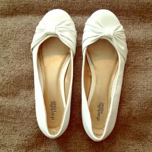 ✨Cute White Flats✨