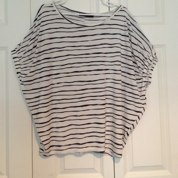 THE LIMITED White and Blue Top - Picture 2 of 3