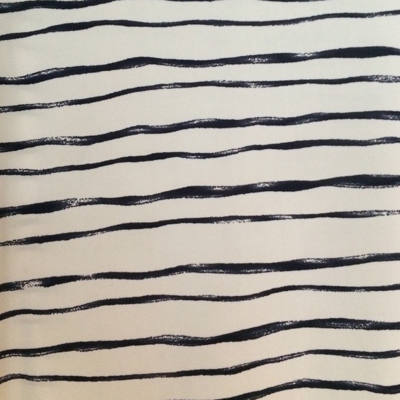 THE LIMITED White and Blue Top - Picture 3 of 3