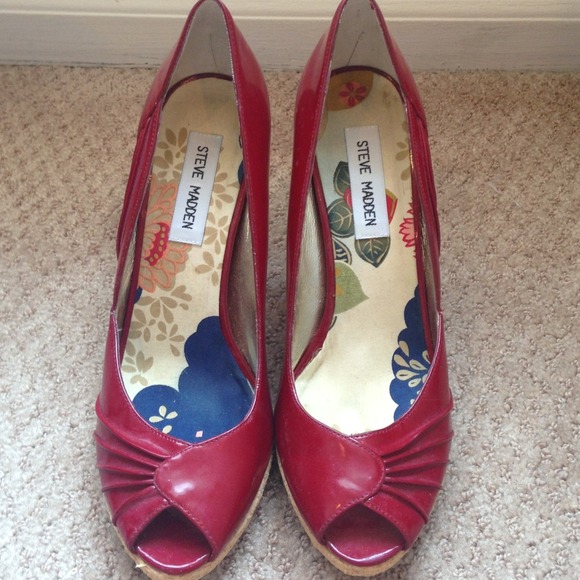 STEVE MADDEN RED HEELS