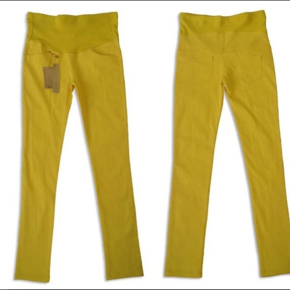 ❌SOLD❌🎉Brand new canary yellow maternity denim M
