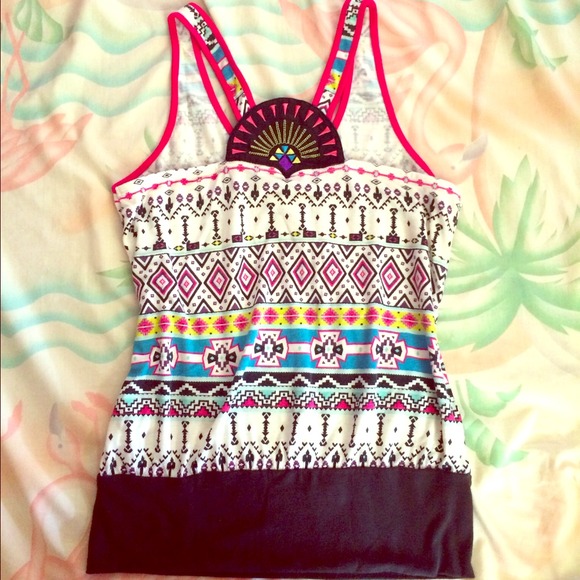 Tribal top