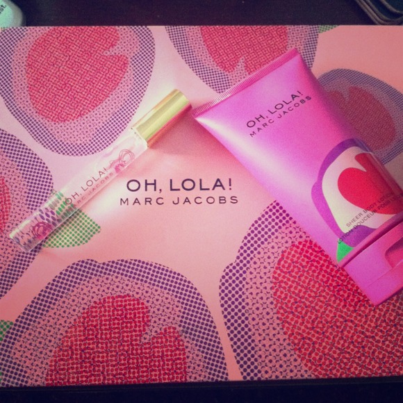🌺Oh, Lola!🌸 Marc Jacobs fragrance set