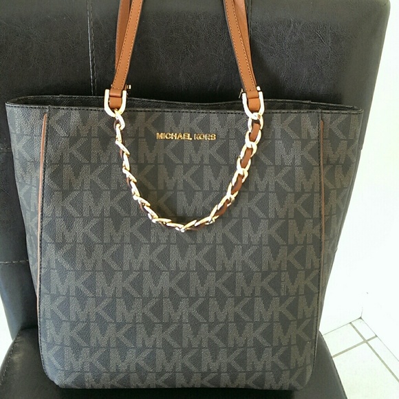 ❎SOLD❎ Authentic MK Large Harper Tote - Picture 1 of 4