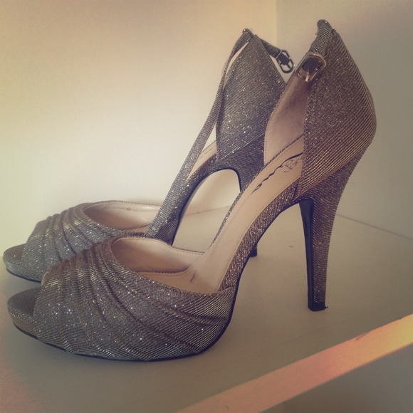 Bullet gold high heel with strap
