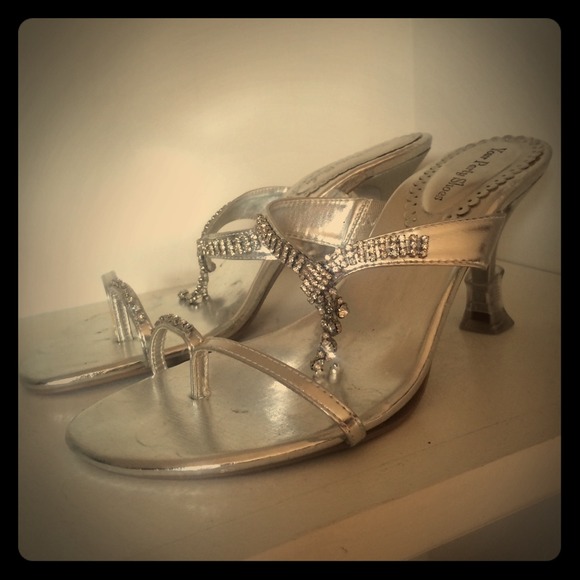 Semi high heel with jewels