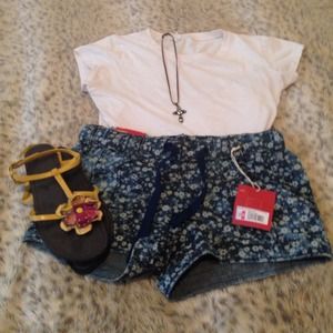 white flower denim shorts