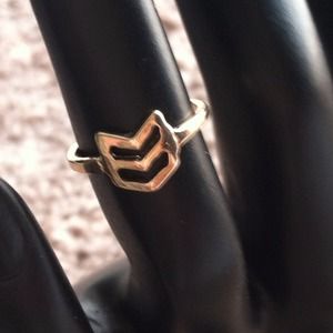 Chevron knuckle ring