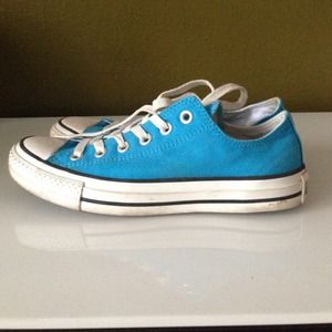 ❌SOLD on vinted❌Sky blue converse