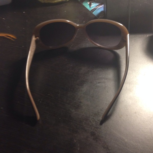 Sunglasses - Picture 3 of 4