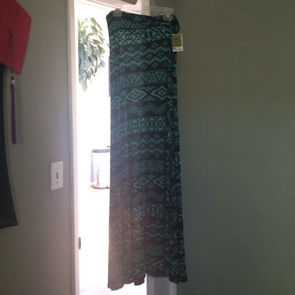 Jesse and J maxi skirt