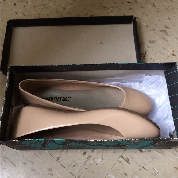 Nude flats