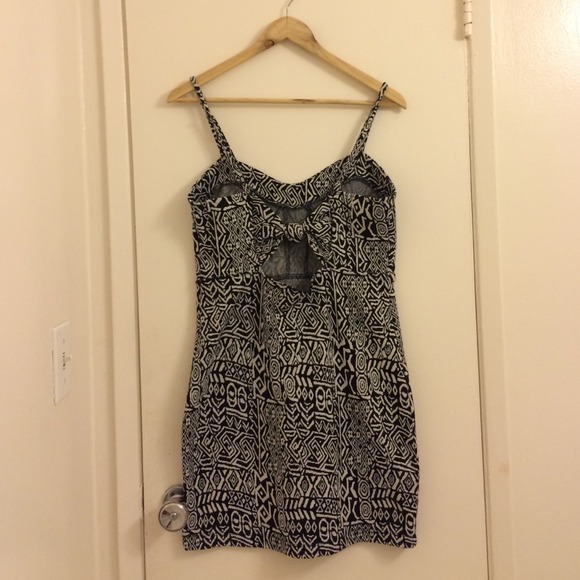 Tribal print dress with own back - Picture 2 of 3