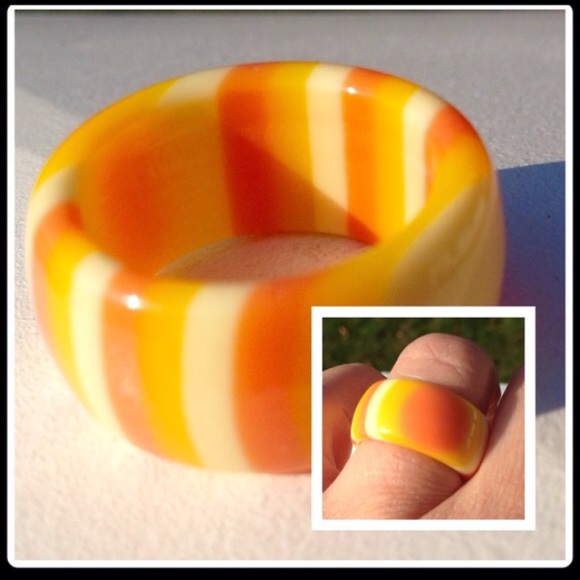 Ring Bundle feat. Flower Inset & Striped Rings - Picture 4 of 4