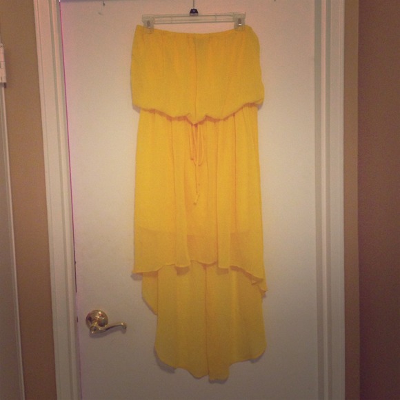 Gorgeous yellow high-low sun dress!