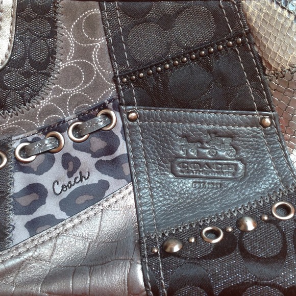 Authentic Coach Mini Purse - Picture 2 of 3