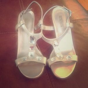 Kenneth Cole Reaction Gold Sandals Size 8
