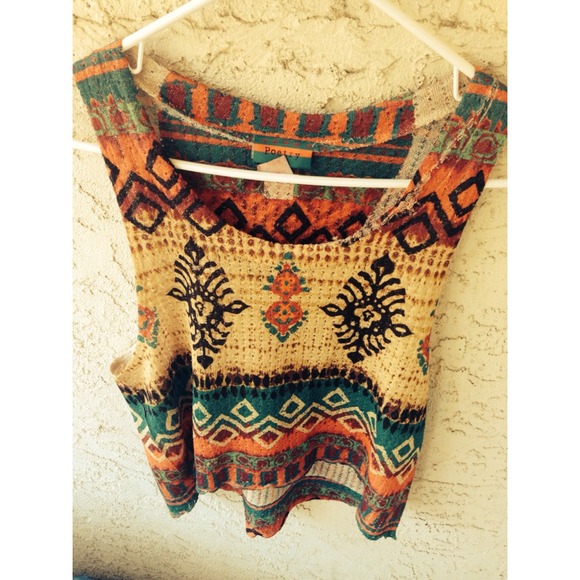 Muscle style tribal print tee