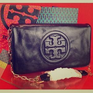 ☑️SOLD☑️Tory Burch classic Logo clutch