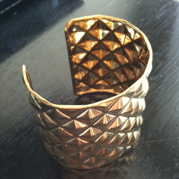 Gold cuff - Picture 2 of 3
