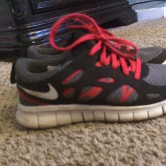 NIKE free runs