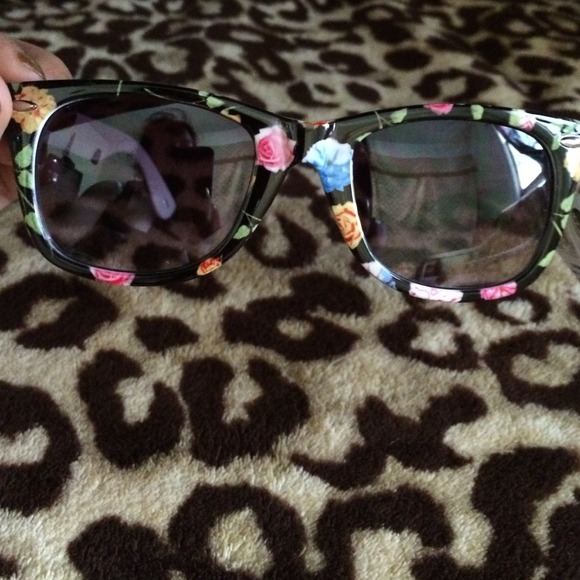 Floral sunglasses🌸