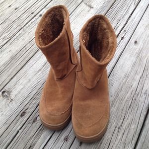 ⚡️FLASH SALE (was $13)🎉HOST PICK🎉Brown boots