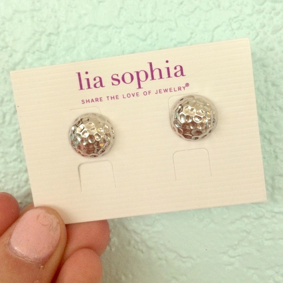Lia Sophia silver earings ☺️