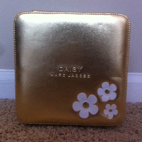 Marc Jacobs carry