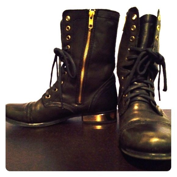 Black Steve Madden combat boots