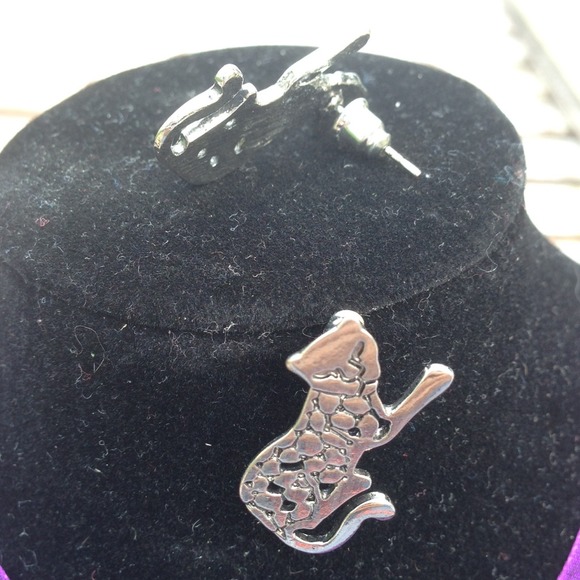 Cat Necklace and Earring Set❌SOLD❌ - Picture 3 of 3