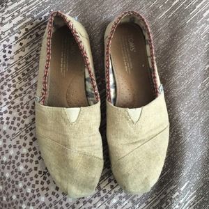 Tan Toms