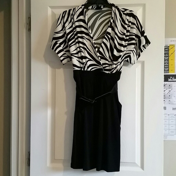 Zebra v-neck line belted dress