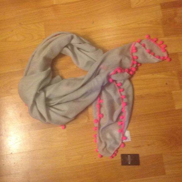 Hollister scarf