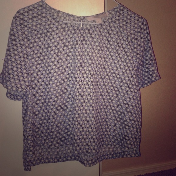 Cute cropped shirt.