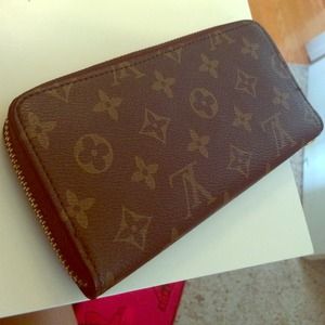 Louis Vuitton Inspired Zip Wallet