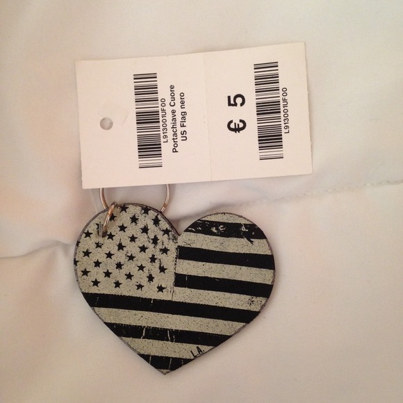 RARE Brandy Melville American Flag Heart Keychain