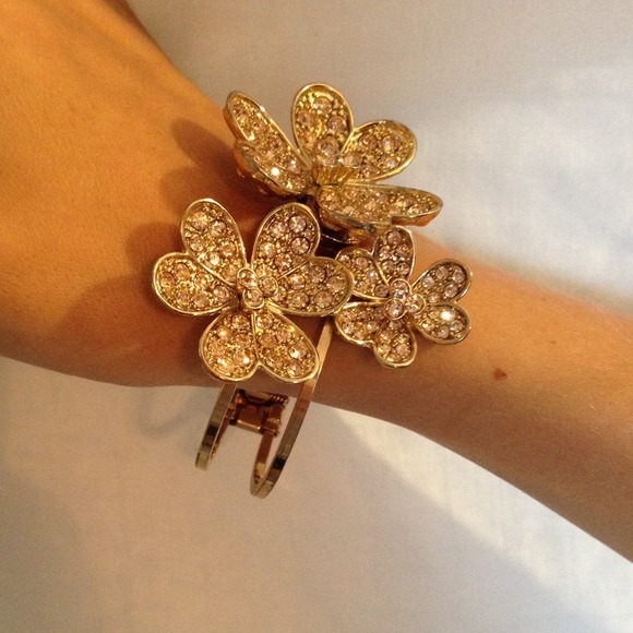 Sparkly Gold Flower Bracelet