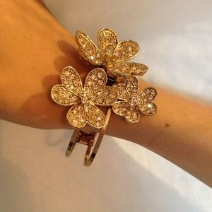Sparkly Gold Flower Bracelet