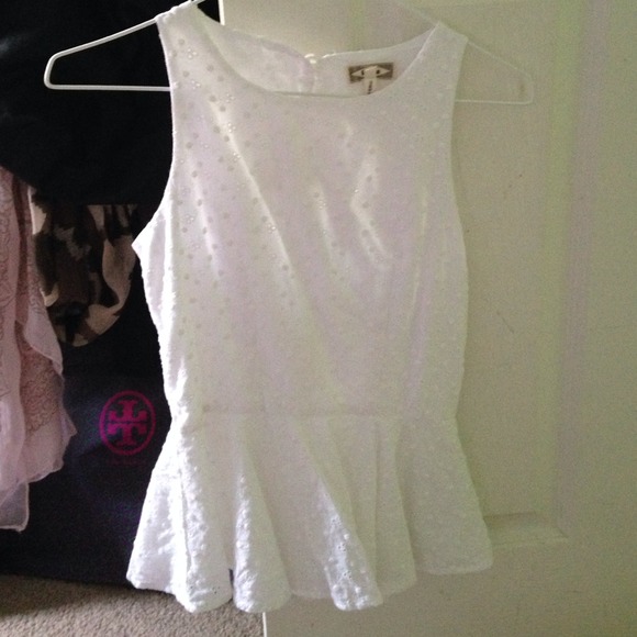 Top - Picture 2 of 3