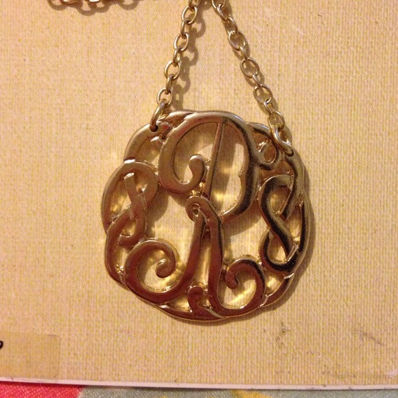 "R" initial necklace - Picture 2 of 2