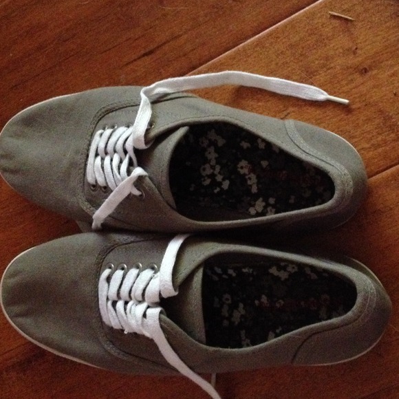 Vans size 9 - Picture 2 of 4