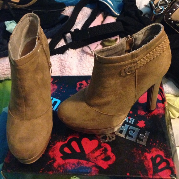 Super cute heels for sale!