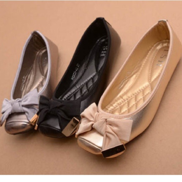 Bow flats in black silver and gold